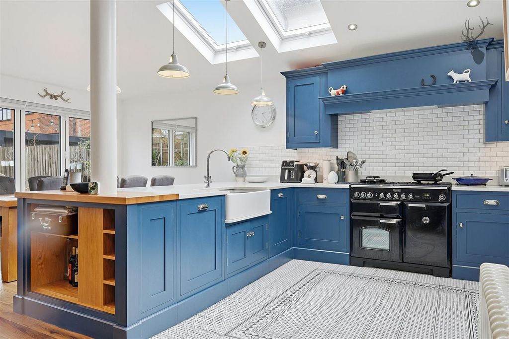 Additional image 11 of 5 bed semi-detached house for saleMonkhams Avenue, Woodford Green IG8