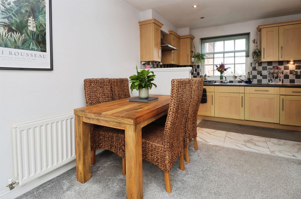 Additional image 9 of 2 bed flat for saleWell Lane, Rothwell, Kettering NN14