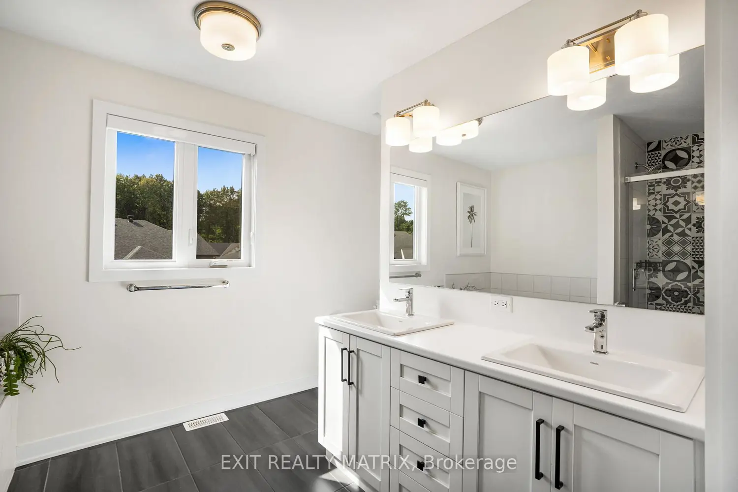 1144 Avignon Street photo 5