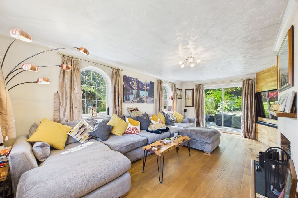 Additional image 2 of 4 bed detached house for saleChristie Walk, Yateley, Hampshire GU46