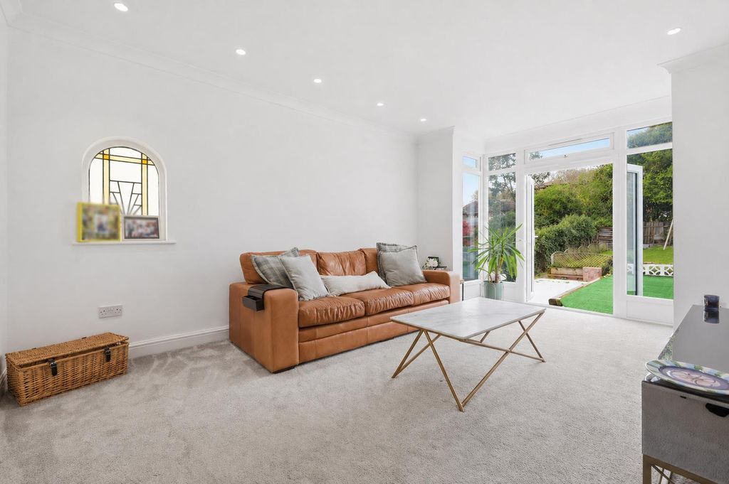 Additional image 3 of 4 bed detached house for salePrinces Avenue, Woodford Green IG8