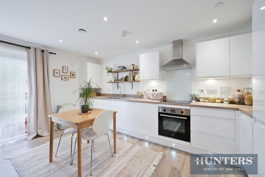 Additional image 4 of 2 bed flat for saleGunpowder Road, Worcester Park KT4