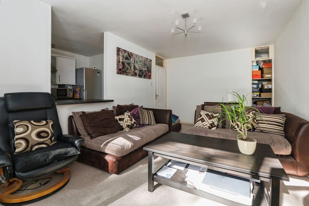 Additional image 2 of 2 bed flat for saleSilverdale Road, Southampton SO15