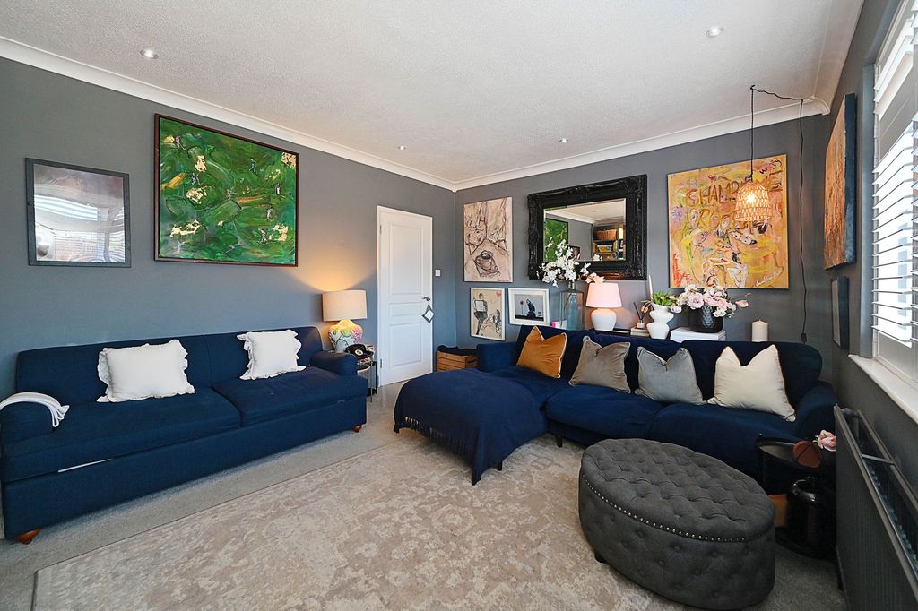 Additional image 6 of 3 bed flat for saleOxford Street, Whitstable CT5