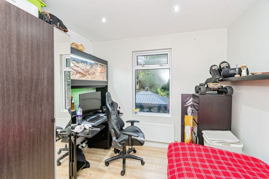 Additional image 35 of 3 bed semi-detached house for saleOsborne Road South, Southampton, Hampshire SO17