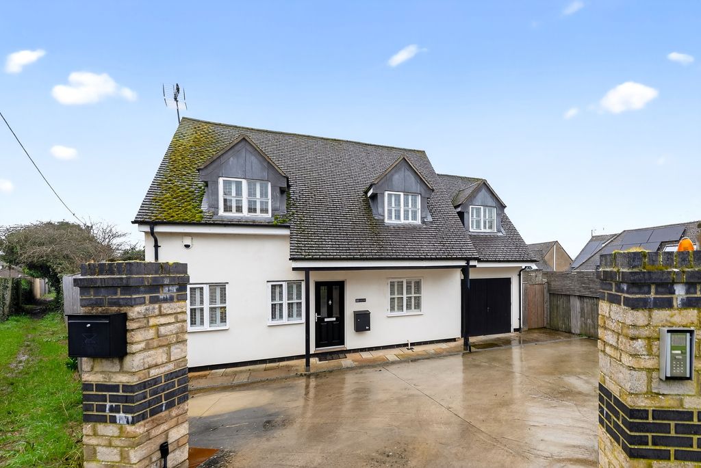3 bed detached house for saleStarnham Road, Witney OX29