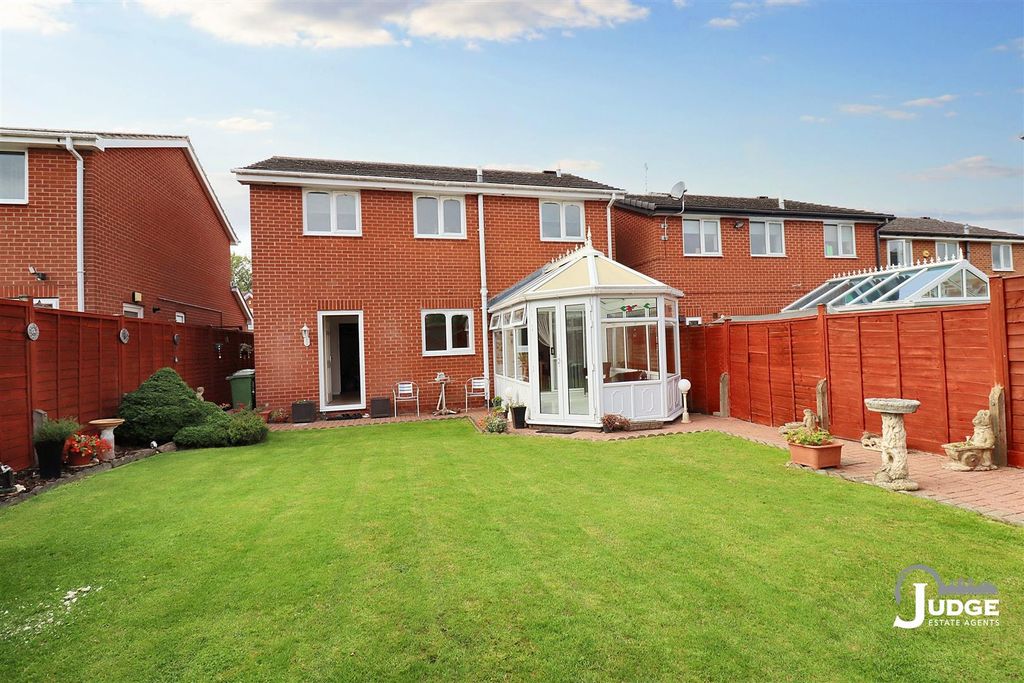 4 bed detached house for saleWheatfield Close, Glenfield, Leicester LE3