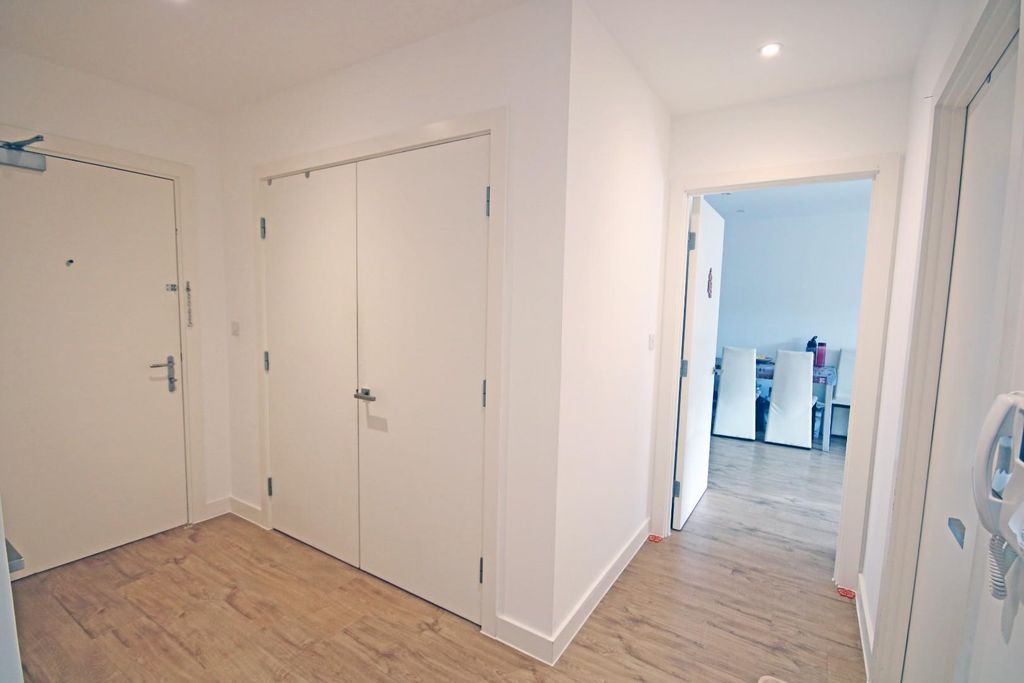 Additional image 17 of 2 bed flat for sale5 Pitcher Lane, Ashford TW15