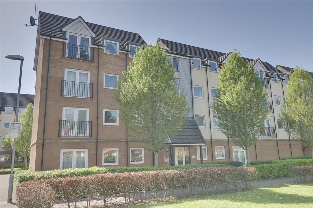 2 bed flat for salePrinciple Court, Tudor Crescent, Cosham PO6