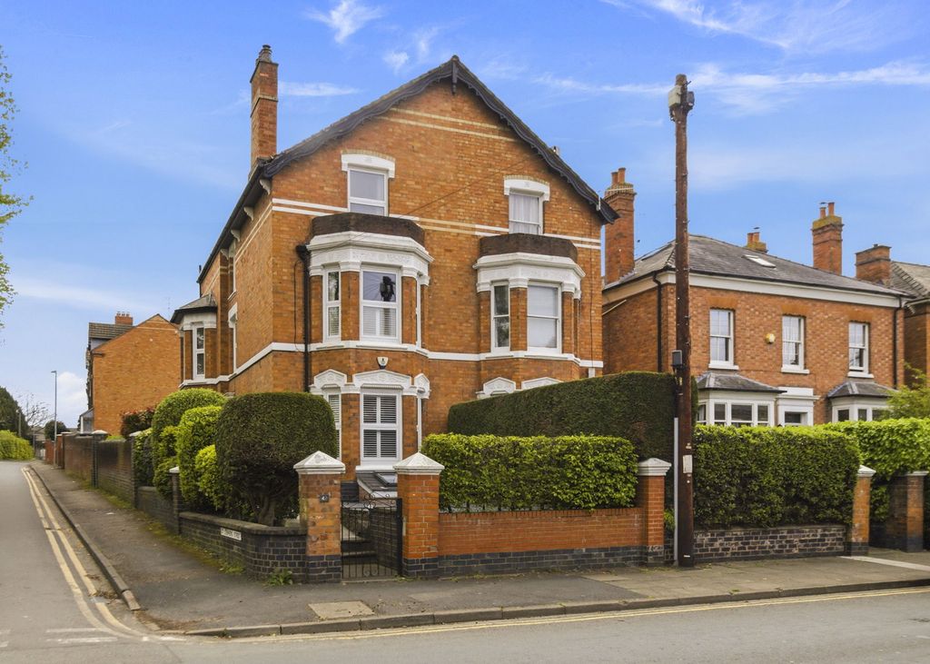 5 bed semi-detached house for sale42 Ombersley Road, Worcester. WR3