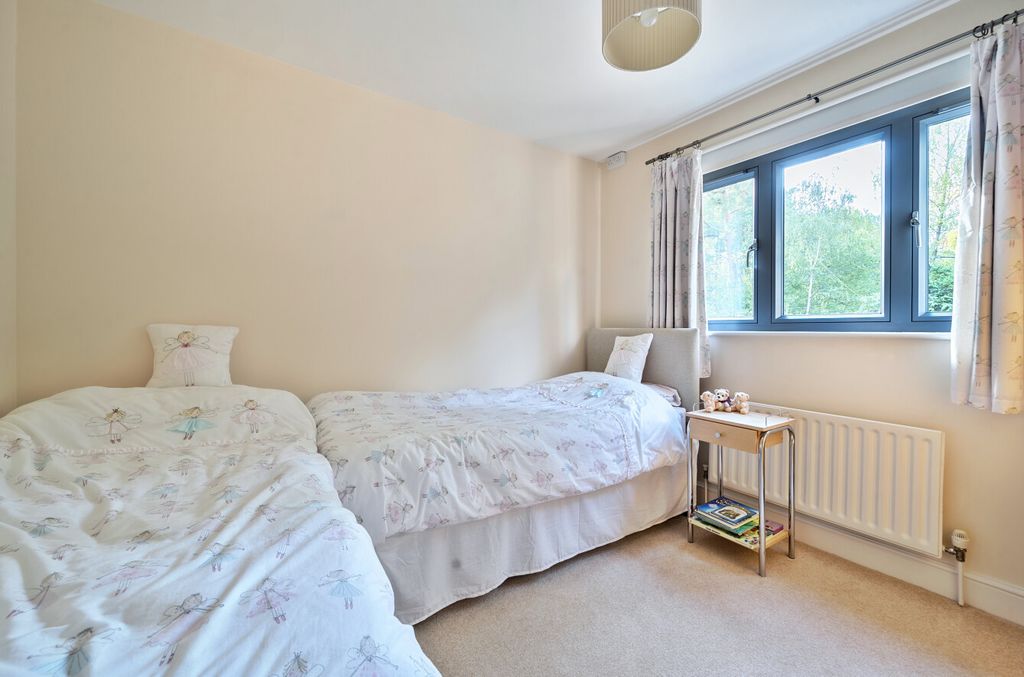 Additional image 19 of 5 bed detached house for saleHollybush Ride, Finchampstead, Wokingham, Berkshire RG40