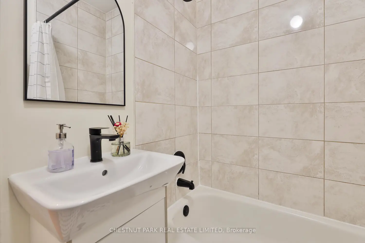 Additional image 9 of 1648 Bathurst Street 5