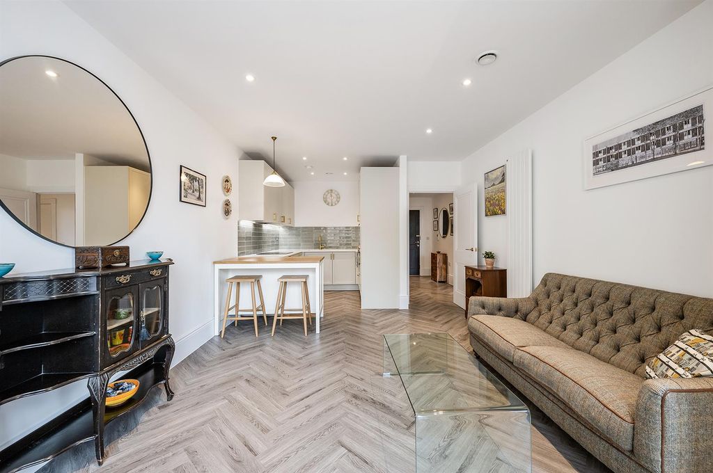 Additional image 5 of 2 bed flat for saleFellowes Rise, Winchester SO22