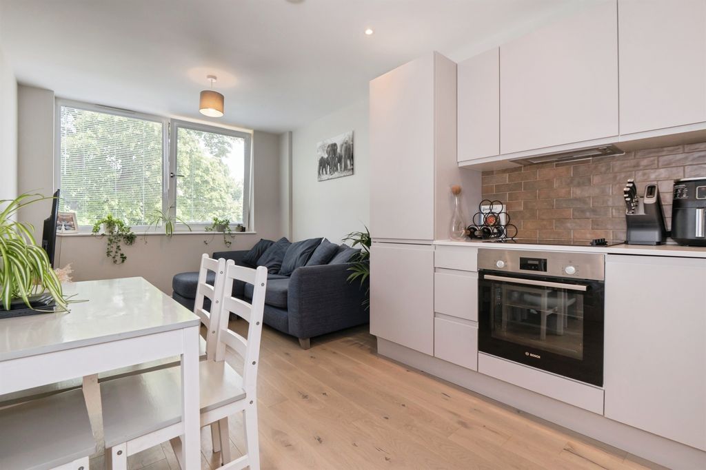 Additional image 4 of 1 bed flat for saleRomsey Road, Southampton SO16