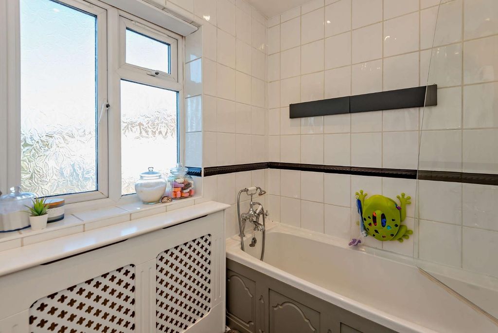 Additional image 25 of 5 bed detached house for saleFontmell Park, Ashford TW15
