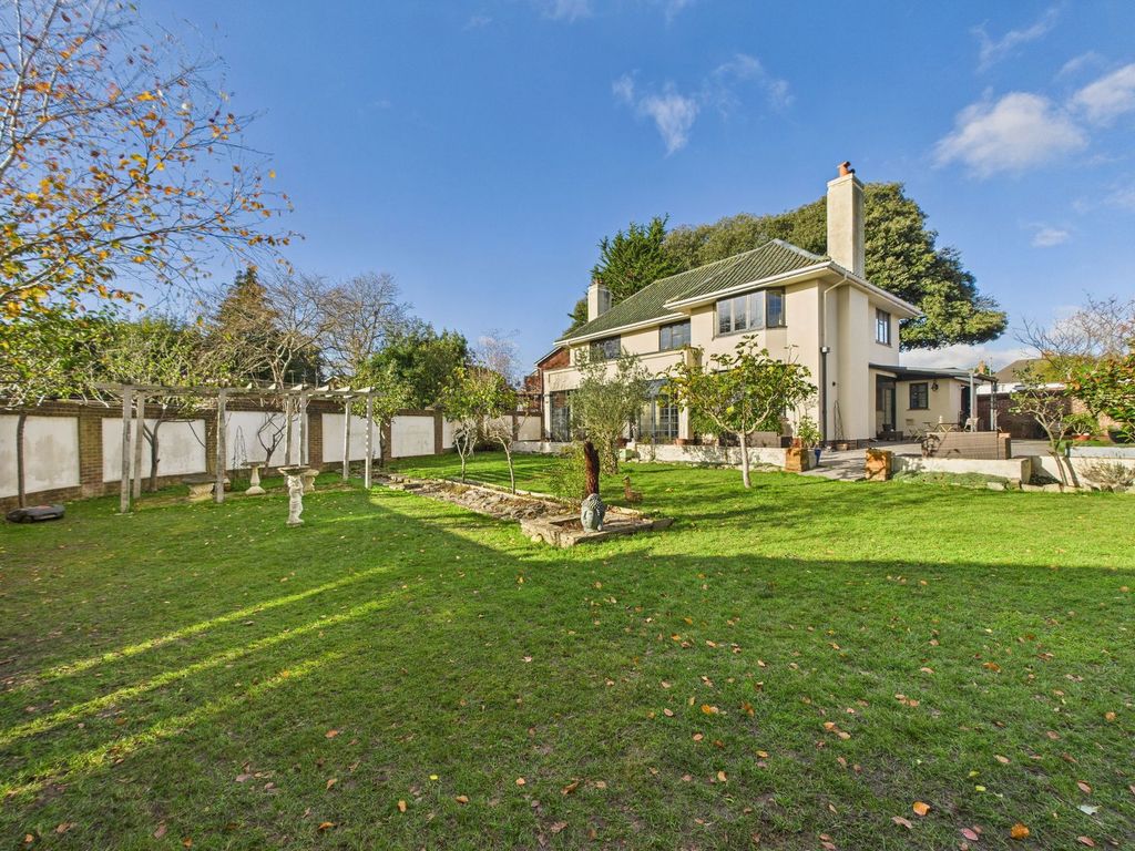 4 bed detached house for saleLeyeshurst, Lamorna Grove, Worthing BN14