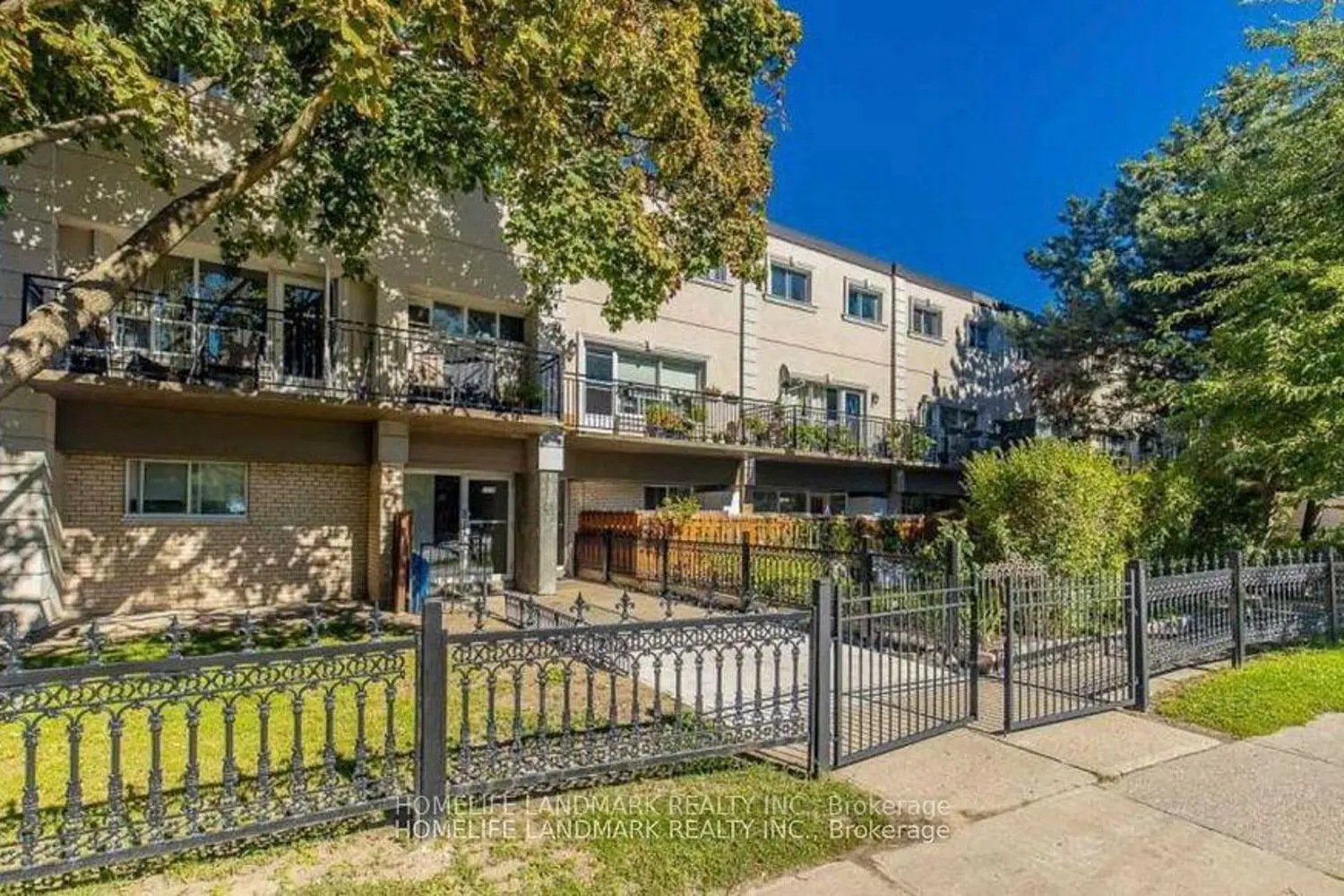 5879 Bathurst Street 213