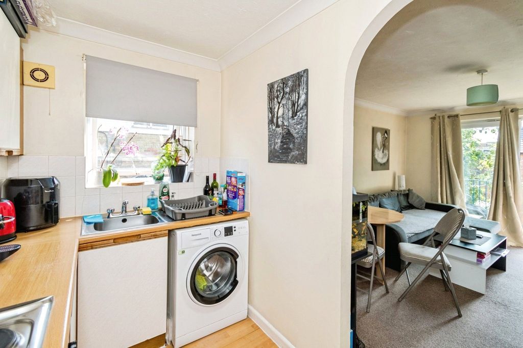 Additional image 6 of 1 bed flat for saleRoberts Road, Southampton, Hampshire SO15
