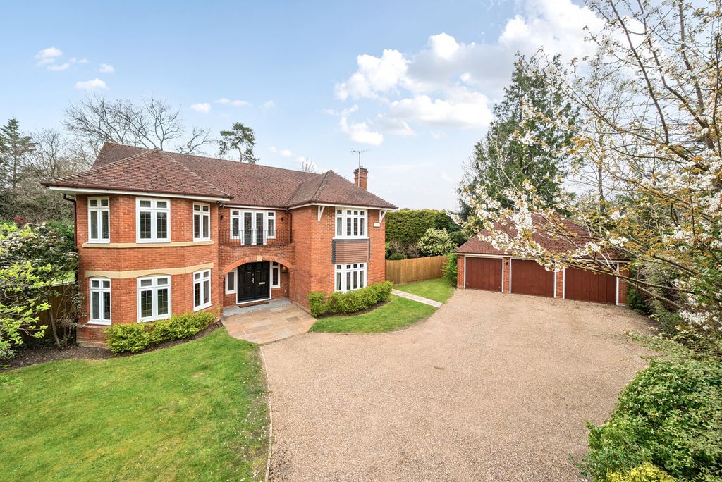 5 bed detached house for saleHale End, Hook Heath GU22