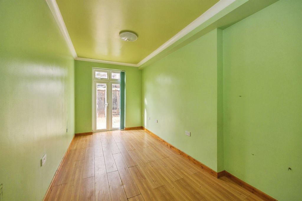Additional image 11 of 6 bed terraced house for saleTelephone Road, Southsea PO4