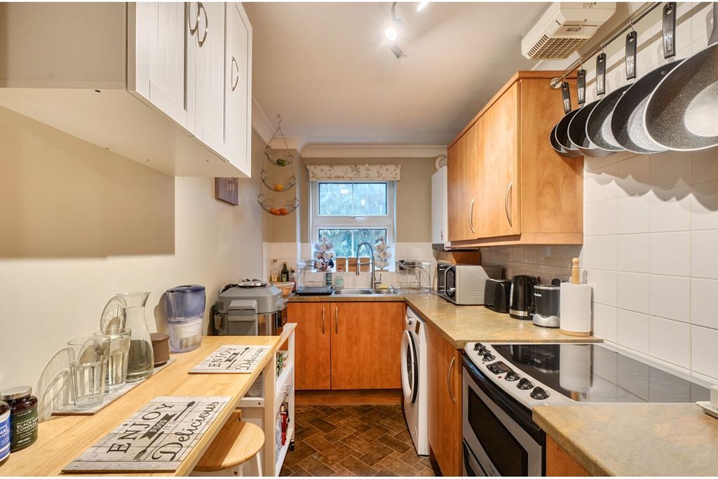 Additional image 2 of 2 bed flat for saleSpring Road, Southampton SO19