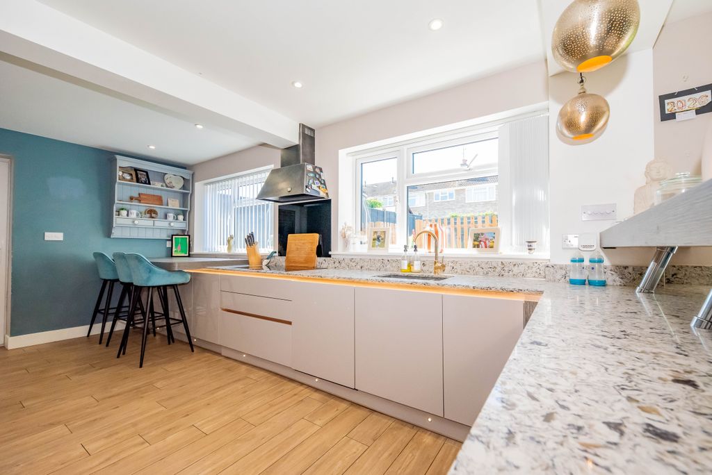 Additional image 3 of 4 bed detached house for saleBramling Avenue, Yateley, Hampshire GU46