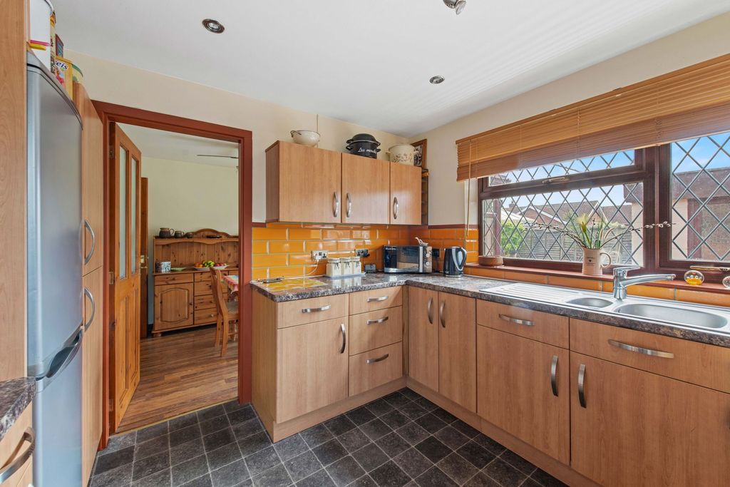 2 bed detached bungalow for saleStation Road, Willoughby LN13 photo 2