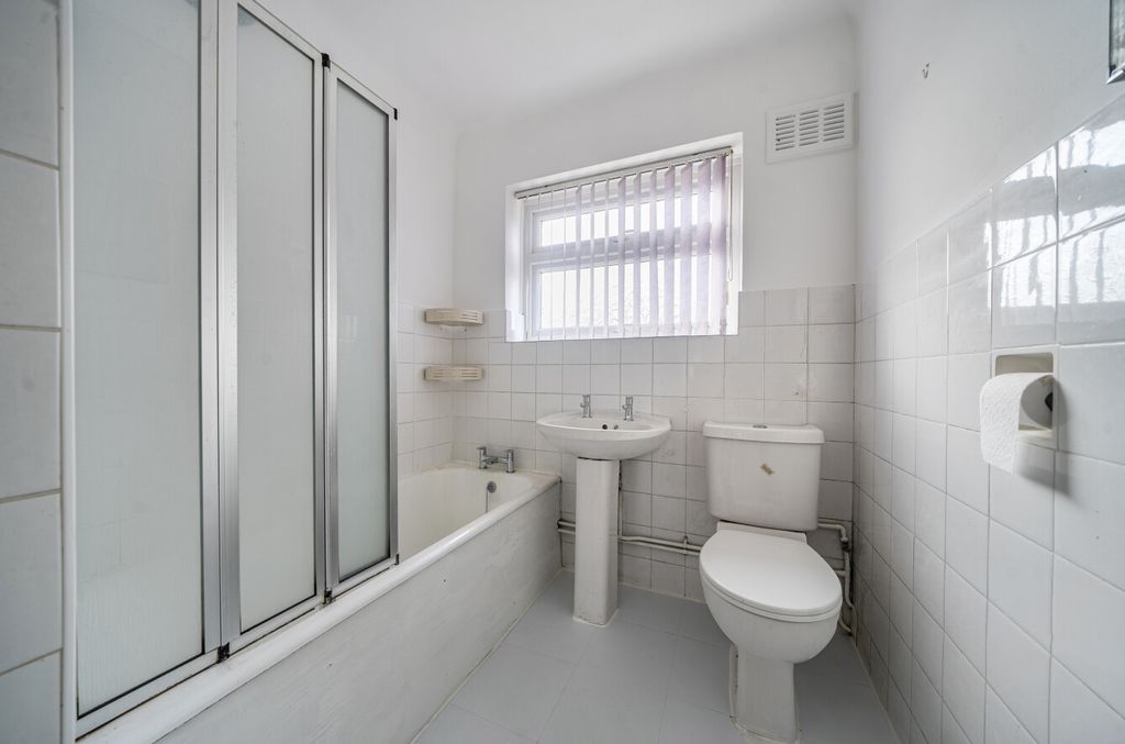 Additional image 7 of 2 bed flat for saleLeigh Road, Highfield, Southampton, Hampshire SO17
