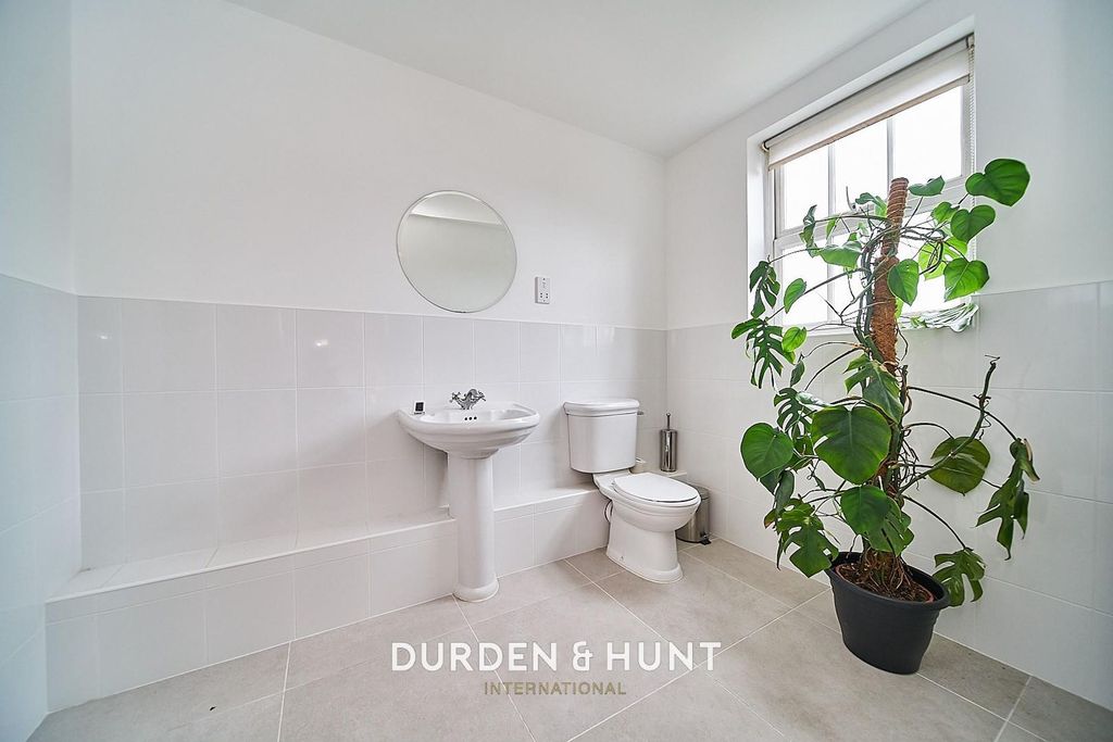 Additional image 10 of 2 bed flat for saleThe Boulevard, Woodford Green IG8