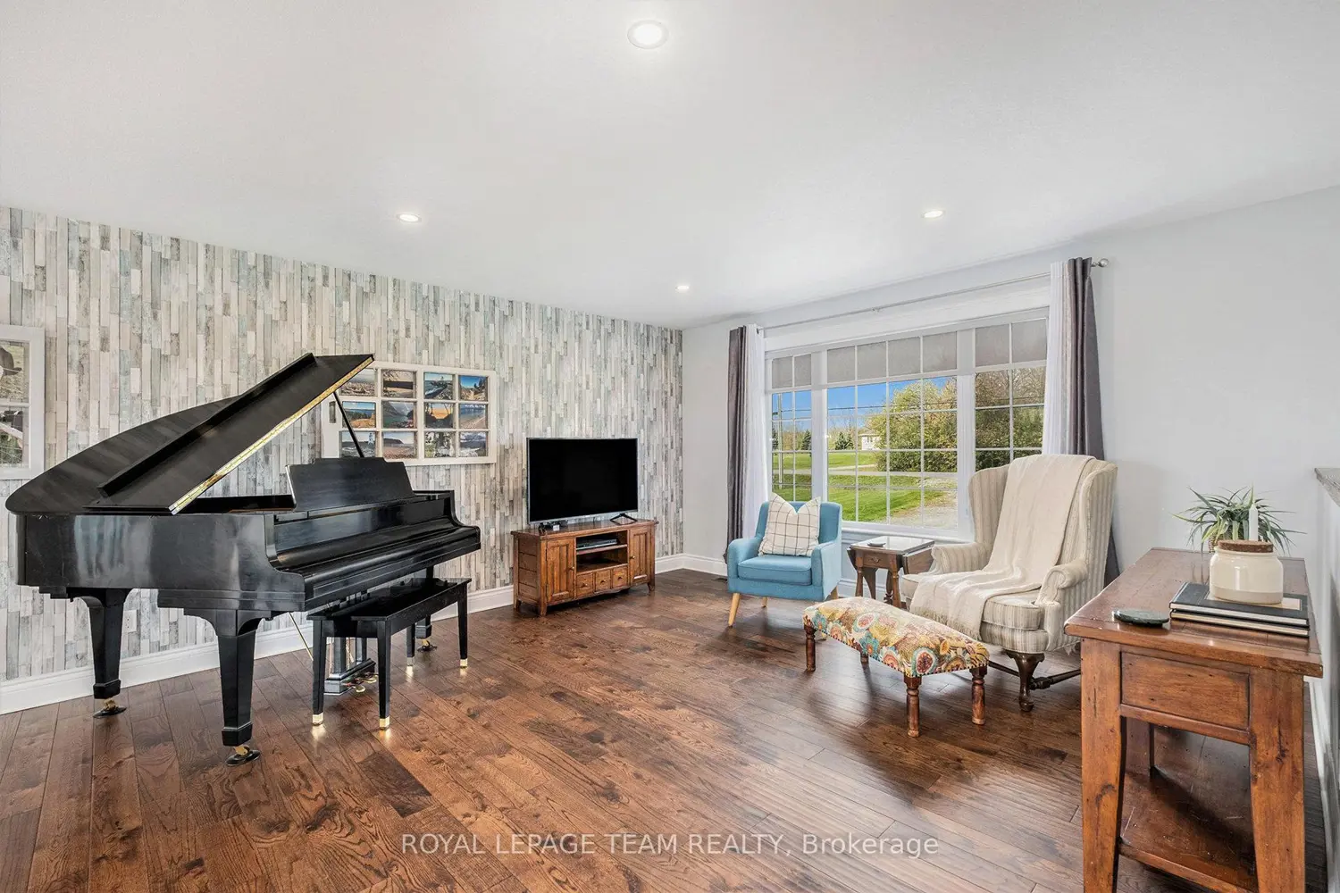 1503 Hyndman Road photo 4