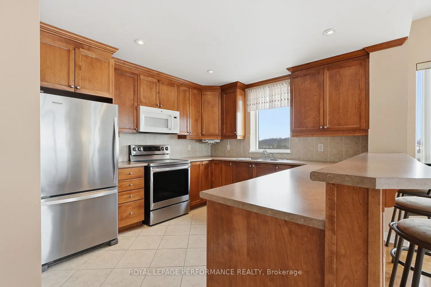 Additional image 2 of 955 Beauparc Private 411