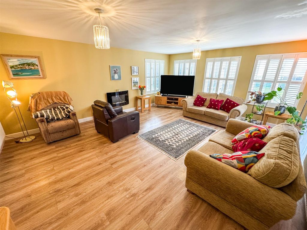 Additional image 2 of 5 bed detached house for saleRockingham Road, Cottingham, Market Harborough LE16