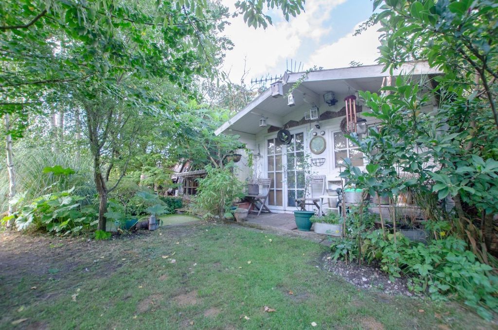 Additional image 13 of 2 bed cottage for salePortsmouth Road, Southampton SO19