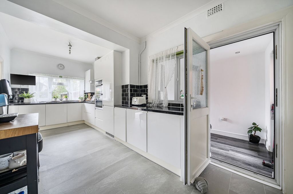 Additional image 17 of 3 bed semi-detached house for saleWinchester Road, Upper Shirley, Southampton, Hampshire SO16