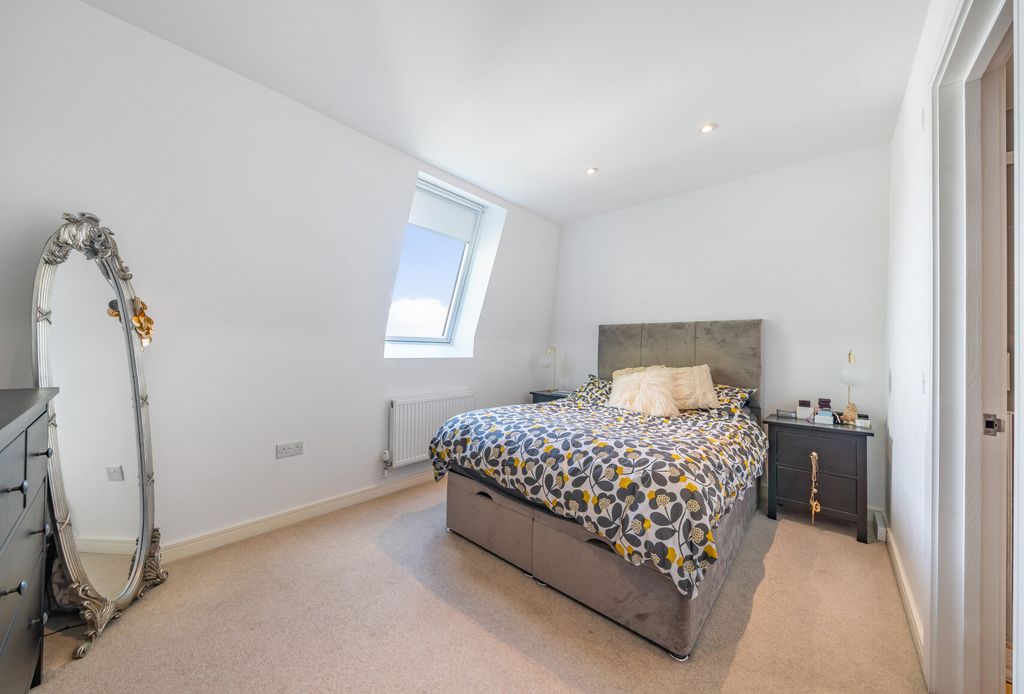 Additional image 11 of 2 bed flat for saleOrchard Court, The Avenue, Worcester Park KT4