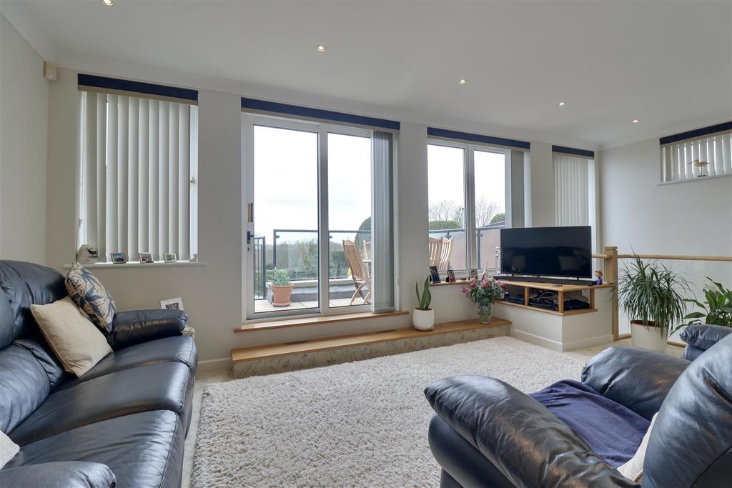 Additional image 17 of 3 bed detached house for saleBlake Road, Drayton, Portsmouth PO6