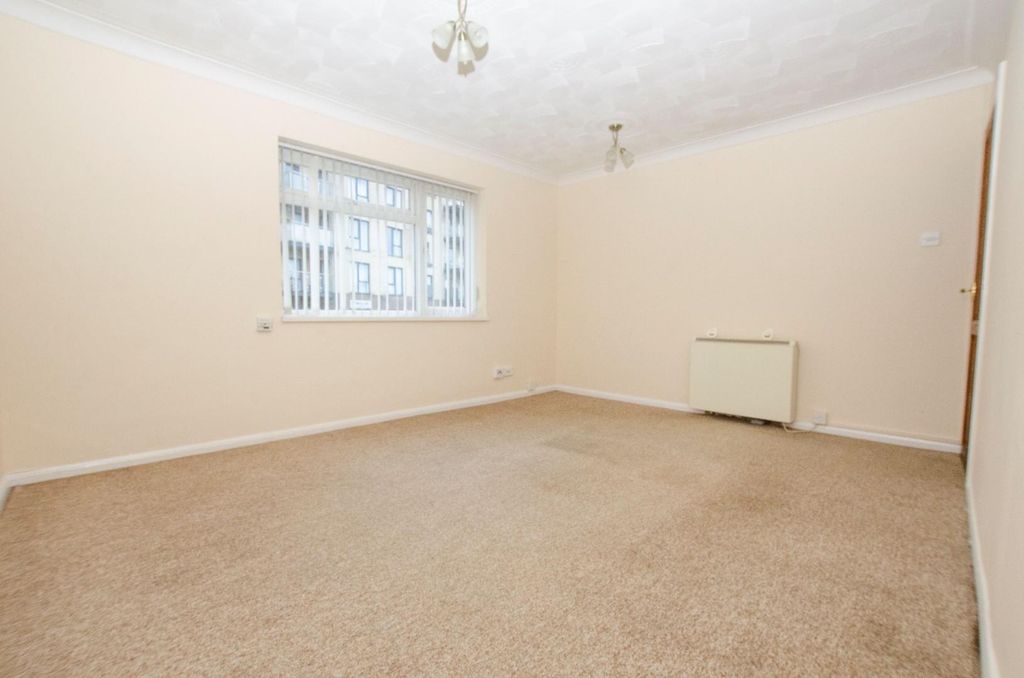 Additional image 3 of 1 bed flat for saleMeggeson Avenue, Southampton SO18