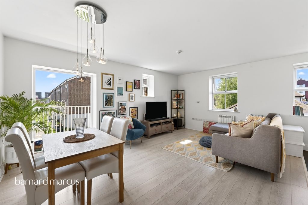 Additional image 2 of 2 bed flat for saleBeaumont Drive, Worcester Park KT4