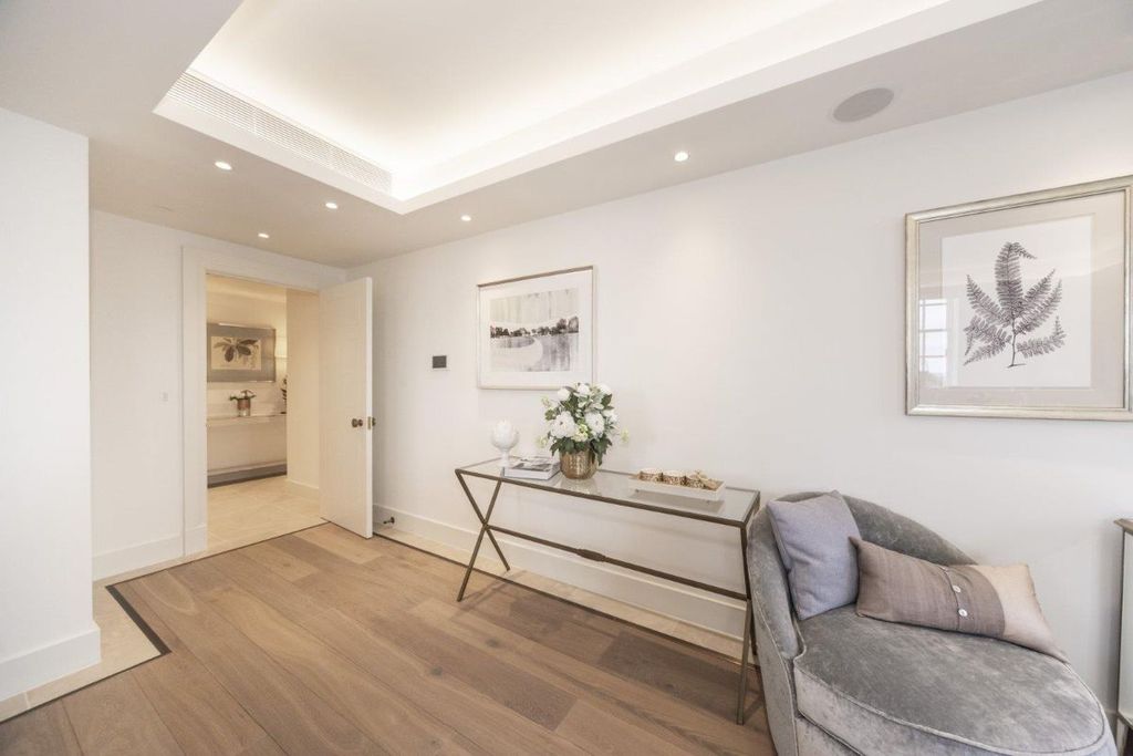 Additional image 5 of 3 bed flat for saleFlat, Star & Garter House, Richmond Hill, Richmond TW10