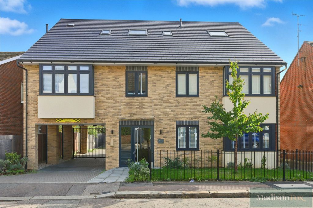 3 bed flat for saleWest Grove, Woodford Green IG8