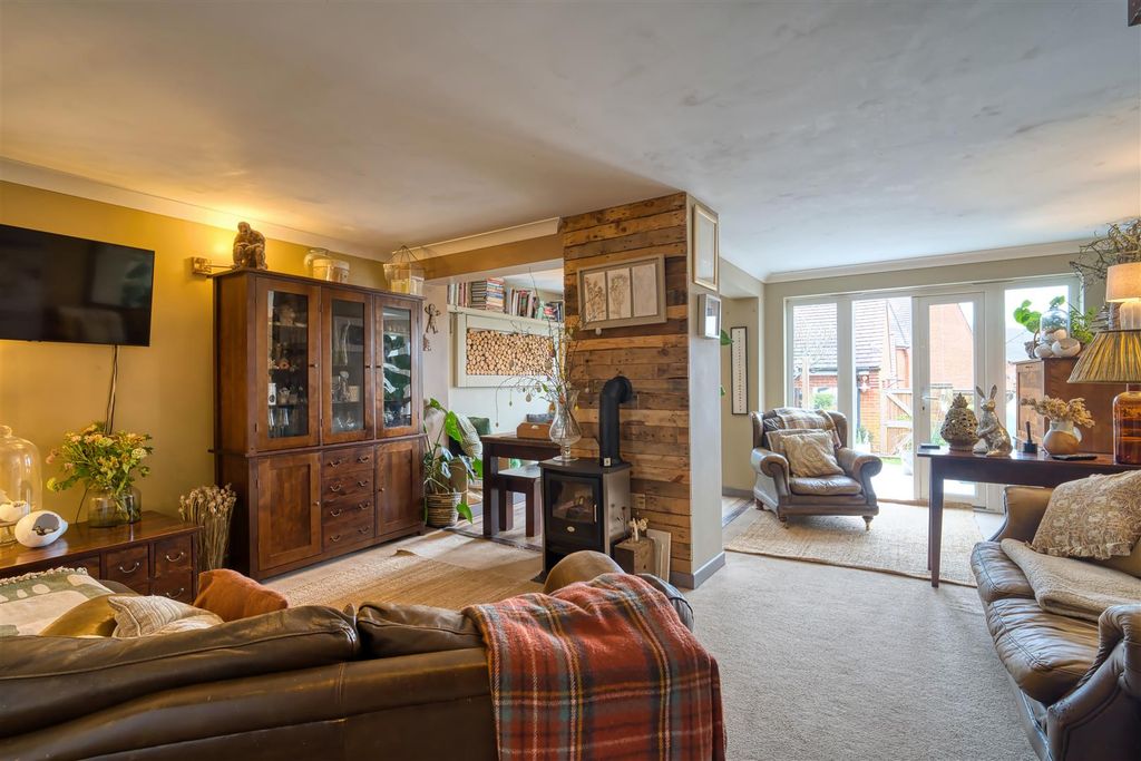 Additional image 2 of 3 bed semi-detached house for saleBayfields, Gillingham SP8