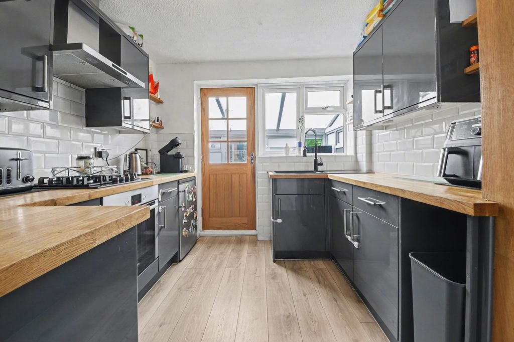 Additional image 3 of 3 bed semi-detached house for saleSouth East Road, Sholing SO19