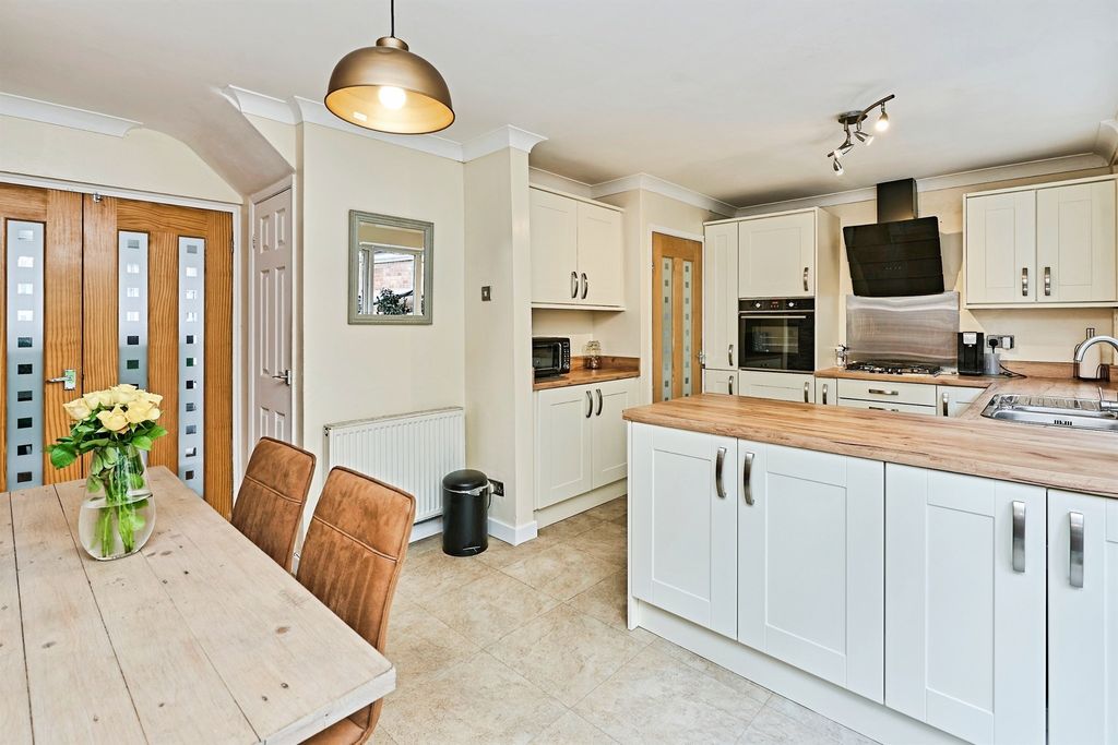 Additional image 5 of 4 bed semi-detached house for saleLinden Lane, Willenhall WV12