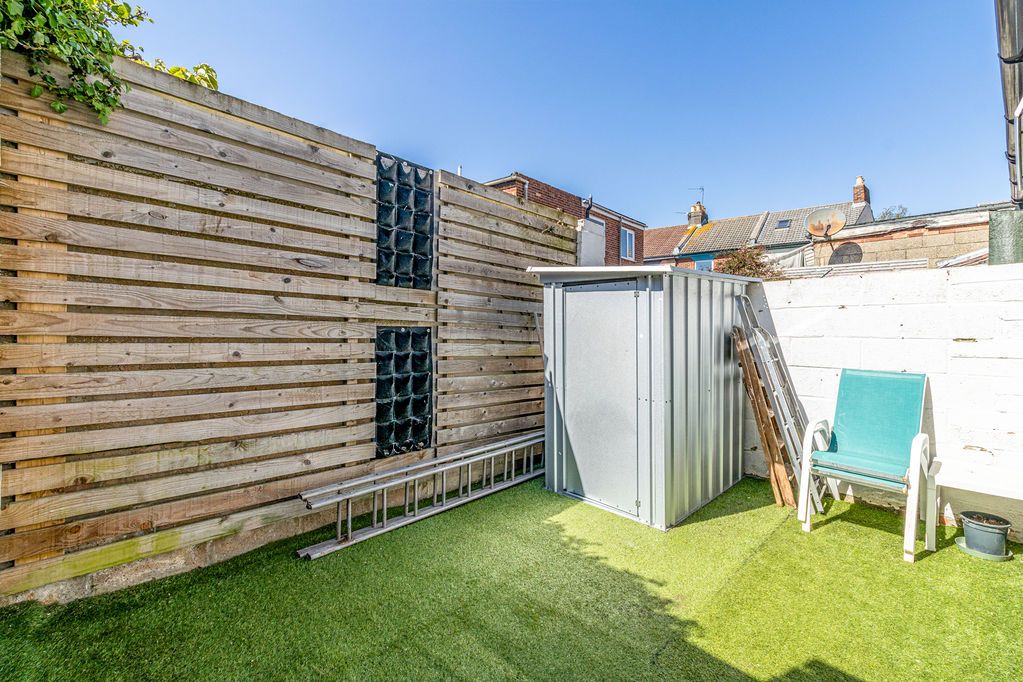 Additional image 2 of 2 bed flat for saleFawcett Road, Southsea PO4