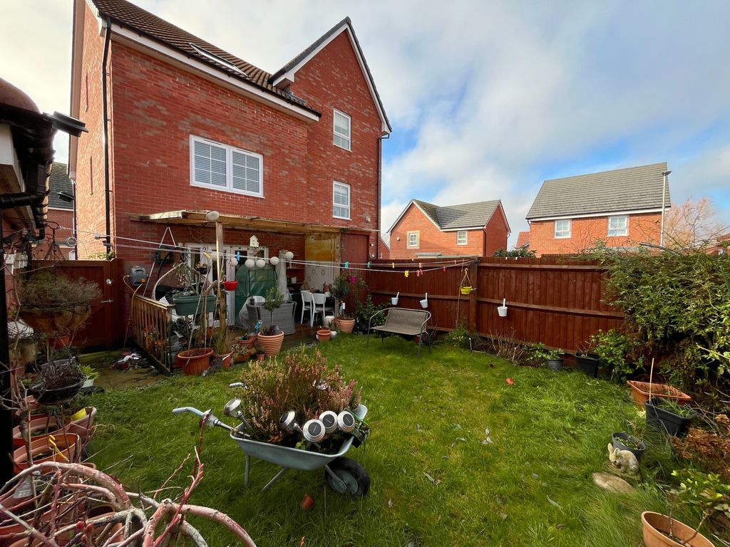 Additional image 16 of 4 bed semi-detached house for saleGregory Way, Wigston LE18