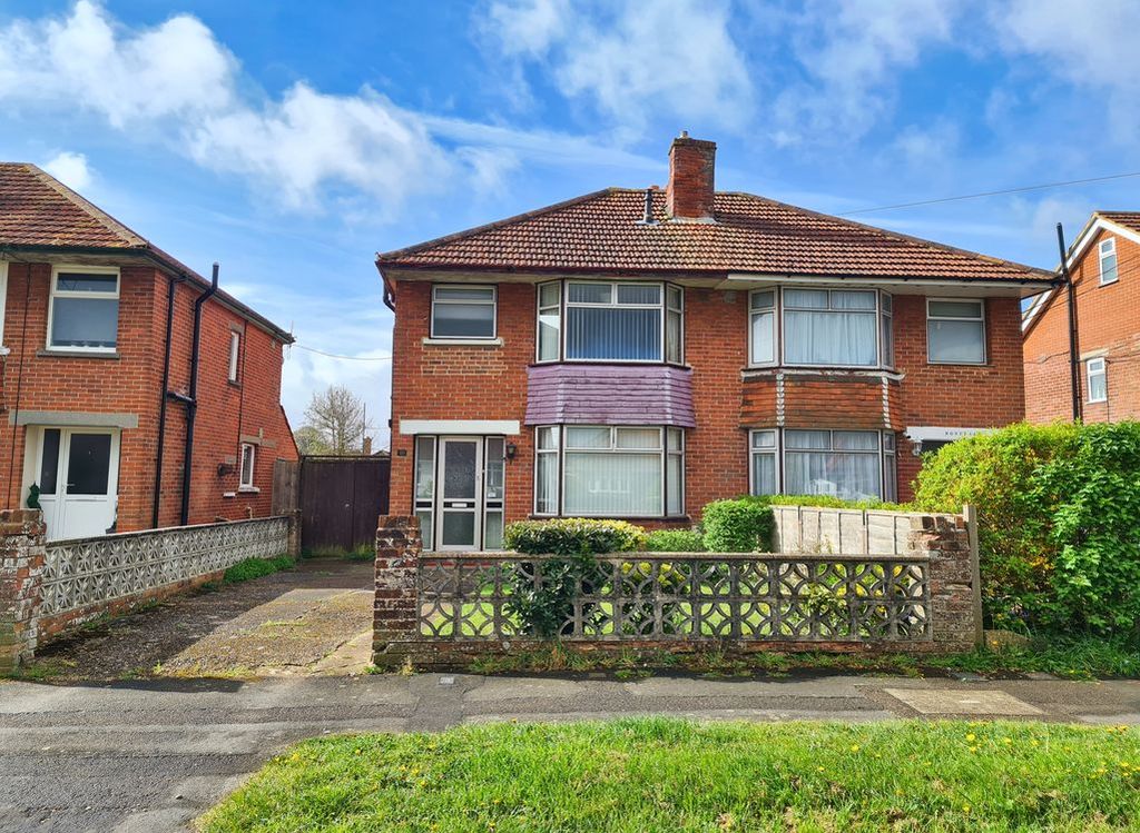 3 bed semi-detached house for saleTestwood Lane, Totton SO40