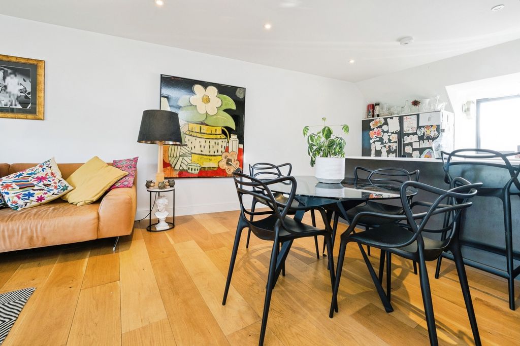 Additional image 5 of 3 bed flat for saleJohnston Road, Woodford Green IG8