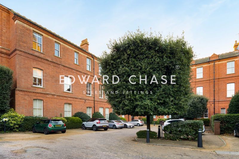 2 bed flat for saleRepton Park, Tavistock House, Woodford Green IG8