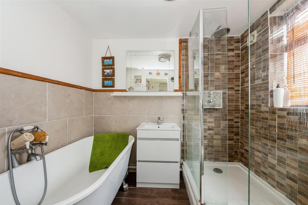 Additional image 6 of 3 bed property for saleNorthern Parade, Portsmouth PO2