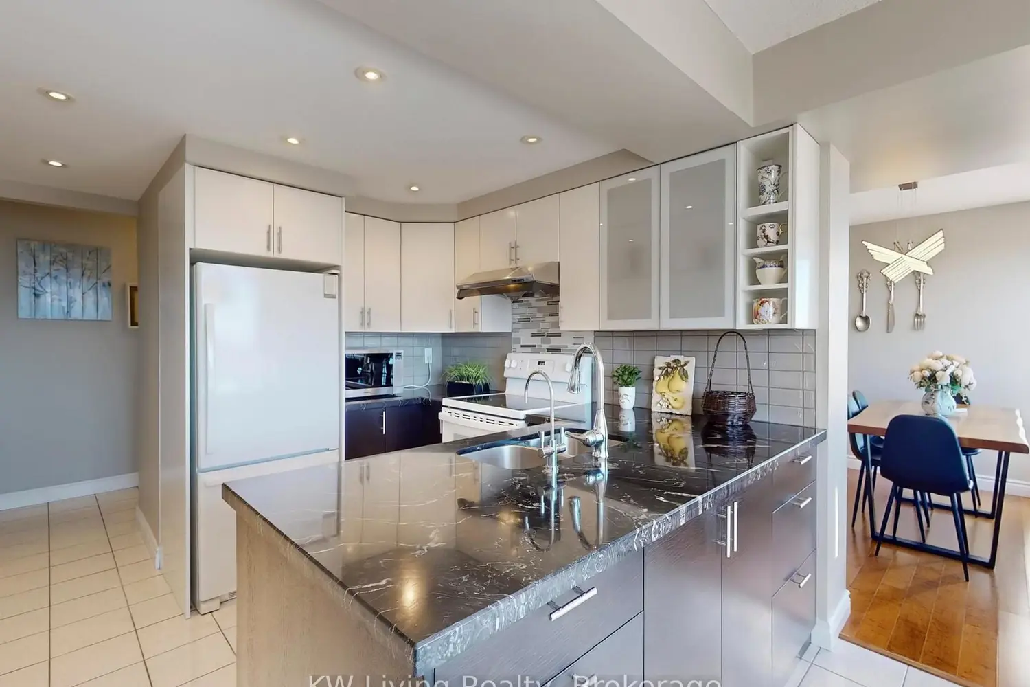 Additional image 7 of 309 Major Mackenzie Drive 909